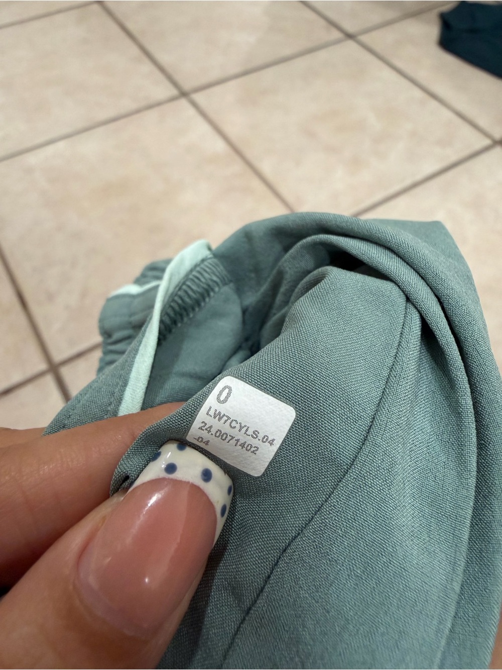 Lululemon Lightweight High Rise Relaxed Short 3” - Picture 4 of 4